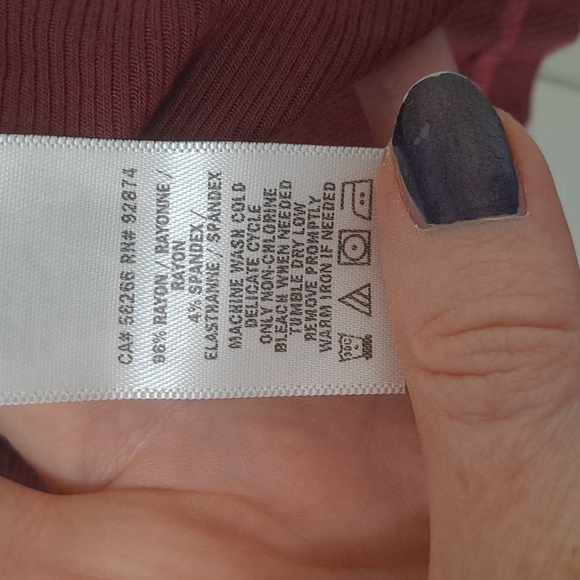 Burgundy Splendid Tshirt, Size small - Picture 4 of 5